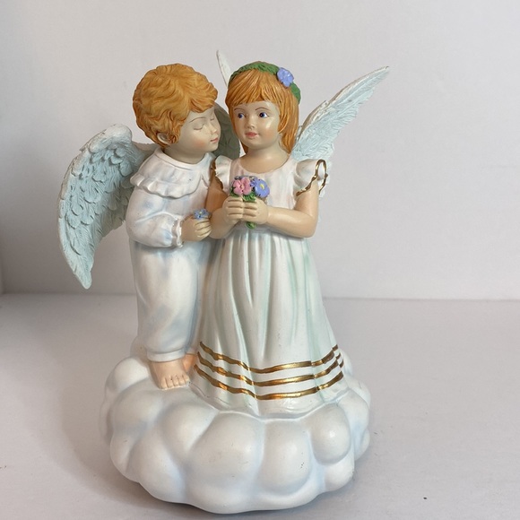 Angel Musical Figurine -First Kiss - Picture 4 of 12